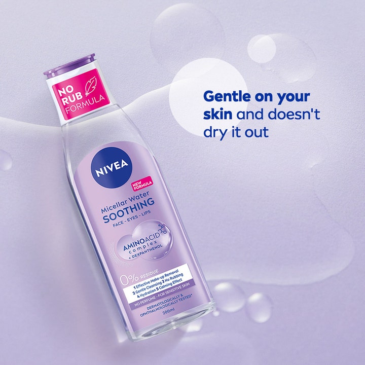 NIVEA Micellar Water Soothing 200 ml sminkefjerner i plastflaske med lilla detaljer og vanndråper