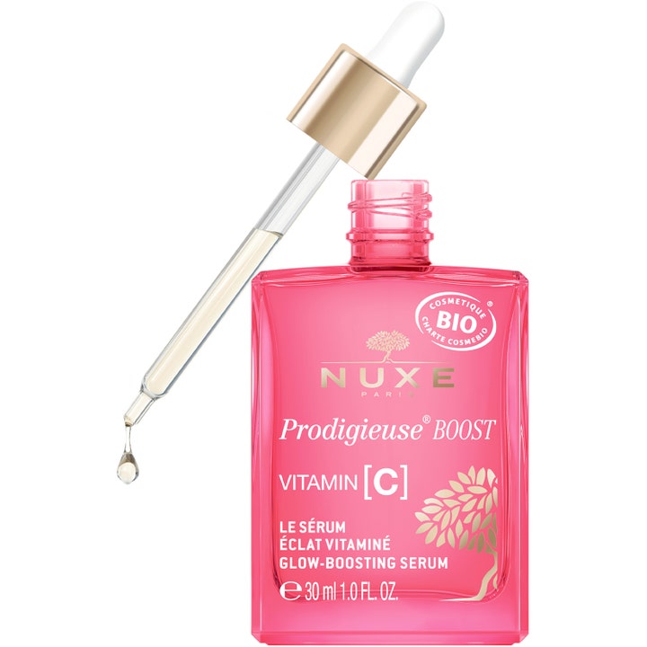 Nuxe Prodigieuse Boost Vitamin C Glow Boosting Serum 30 ml glødgivende hudserum i rosa glassflaske med pipette og dråpe