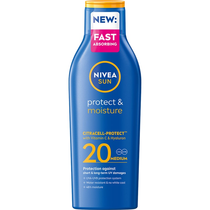 Nivea Sun Protect & Moisture SPF 20 fuktighetsgivende solkrem med Vitamin C i en blå flaske med gult lokk