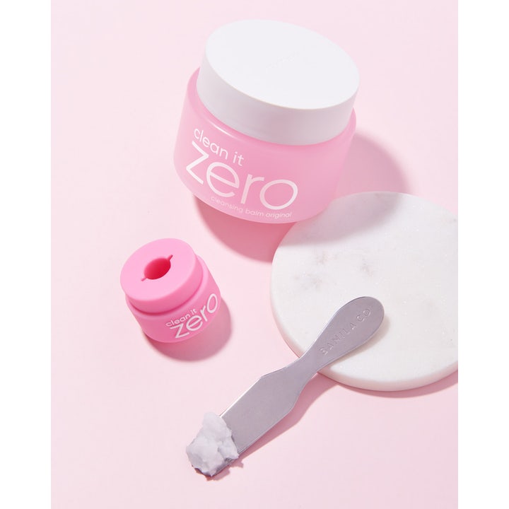 Banila Co Clean It Zero Spatula Set 1 stk hudpleieverktøy sølvfarget spatel med hvit balm og rosa krukke