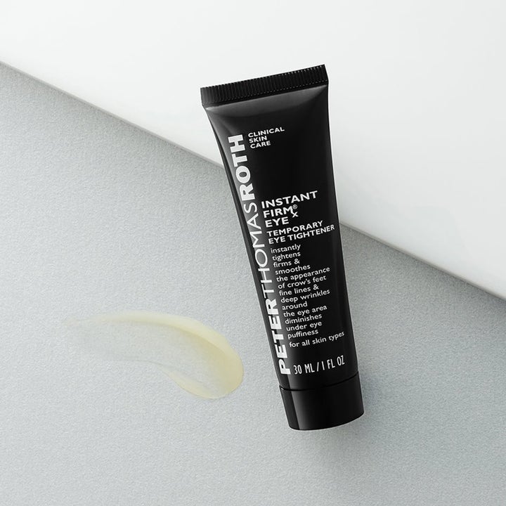 Peter Thomas Roth Instant FirmX Eye 30 ml oppstrammende øyekrem i svart tube med en lys gul geltekstur