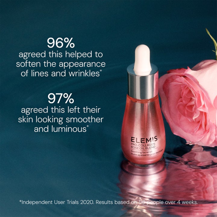 Elemis Pro-Collagen Rose Facial Oil 15 ml ansiktsolje i rosa glassflaske som gir glød ved siden av en rose