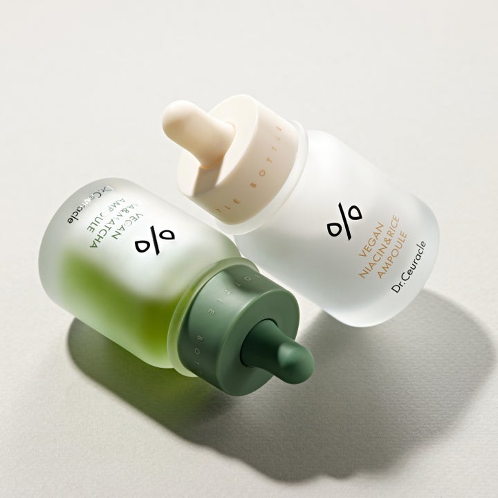 Dr. Ceuracle Vegan BHA &amp; Matcha Ampoule 30 ml eksfolierende serum i frostet glassflaske med grønt innhold og pipette