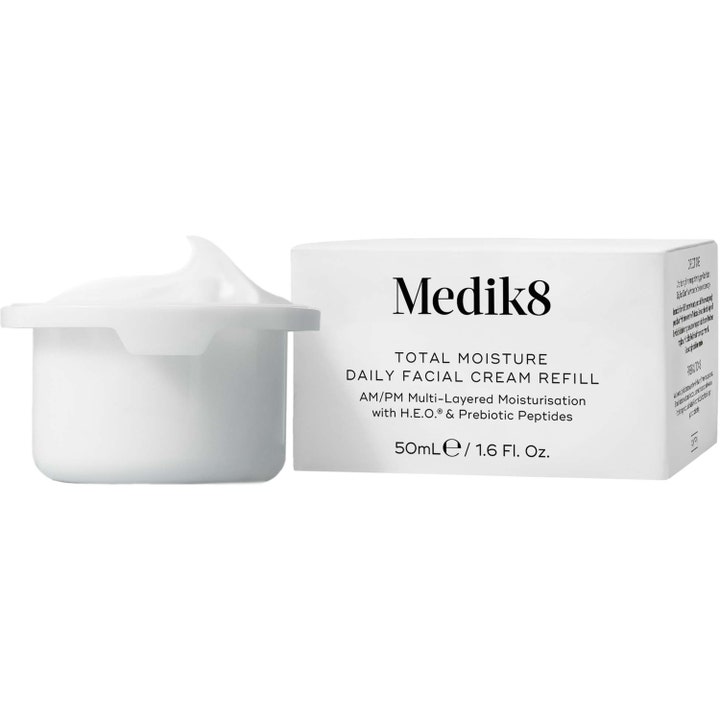Medik8 Total Moisture Daily Facial Cream Refill 50ml fuktgivende ansiktskrem i hvit refillbeholder med kremet hvit tekstur.