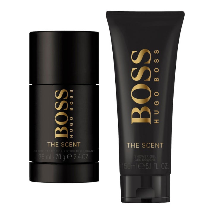 Hugo Boss The Scent 75 ml og 150 ml deostick og dusjgelé i mattsvarte beholdere med elegante gulldetaljer.