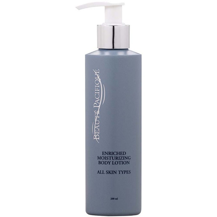 Beauté Pacifique Enriched Moisturizing Body Lotion 200 ml fuktighetsgivende kroppskrem i grå flaske med hvit pumpe.