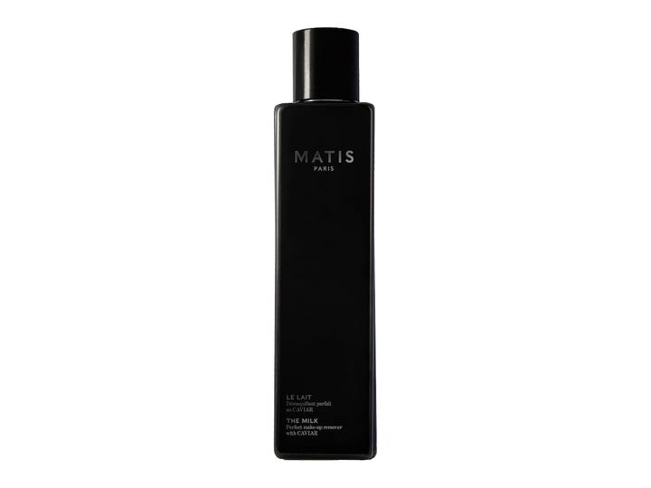 Matis Caviar The Milk rensende ansiktsmelk som fjerner sminke i en elegant sort rektangulær flaske.