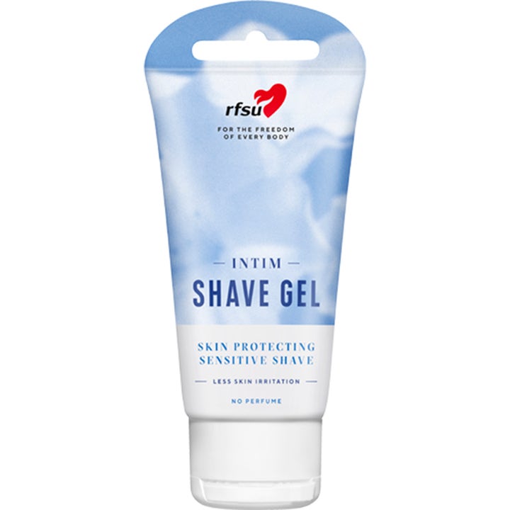 RFSU Intim Shave Gel barbergele for skånsom intimbarbering i blå og hvit tube med sky-mønster og hvitt lokk.