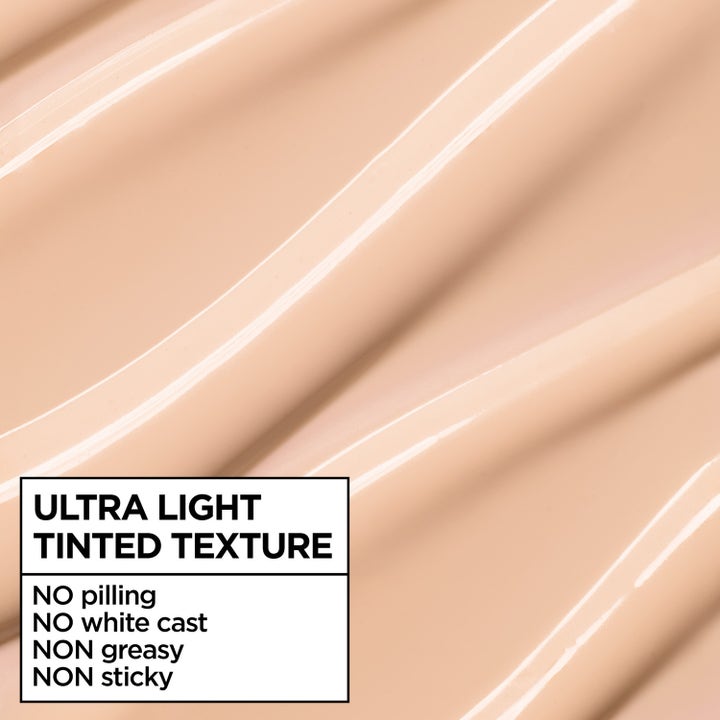 Garnier Ambre Solaire Super UV 40 ml solkrem for ansiktet med ultra lett tonet tekstur som ikke klistrer eller gir pilling.