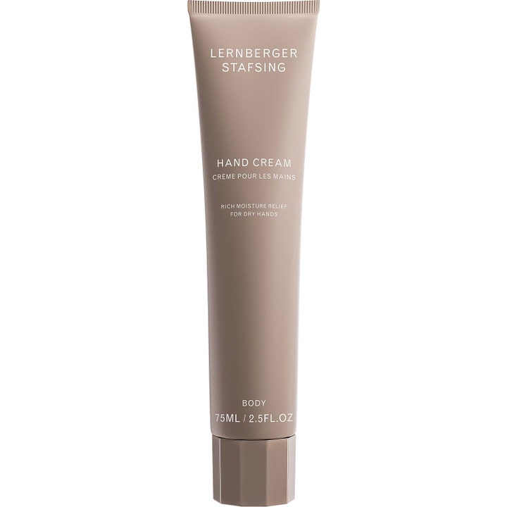 Lernberger Stafsing Hand Cream 75ml gir fuktighet til tørre hender i en stilren beige tube med matt finish.