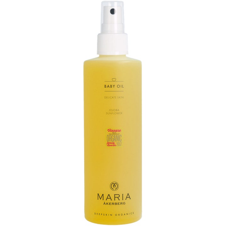 Maria Åkerberg Baby Oil 125 ml pleiende kroppsolje for sensitiv hud i en gjennomsiktig sprayflaske med hvit pumpe