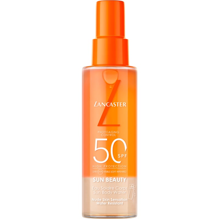 Lancaster Sun Beauty Sun Body Water SPF 50 vannresistent solspray i en klar oransje flaske som gir høy beskyttelse.