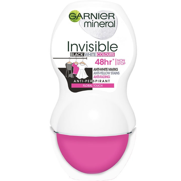 Garnier Mineral Invisible BlackWhite Colours 50 ml deodorant roll-on i hvit flaske med rosa kork motvirker flekker.