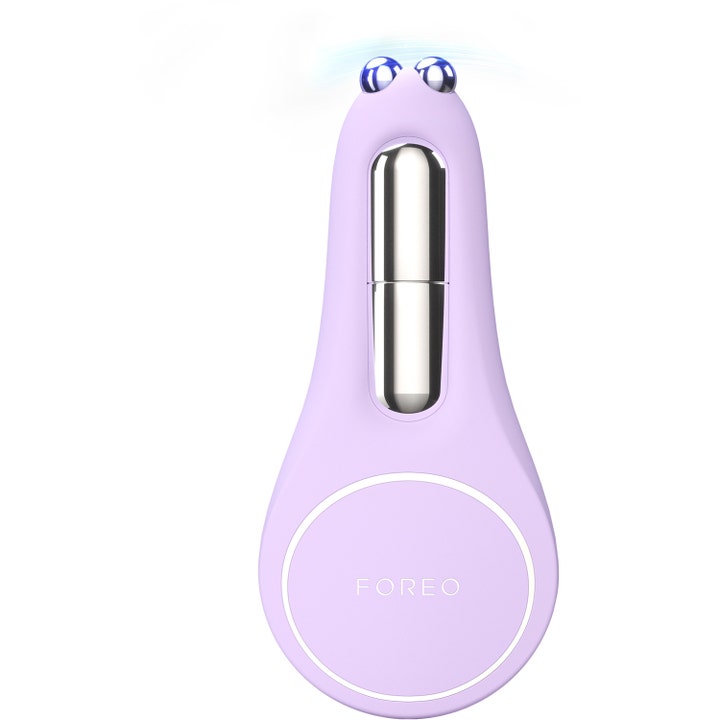 Foreo Bear 2 eyes &amp; lips mikrostrømapparat strammer opp huden i en lys lilla silikonfinish med to små sølvkuler