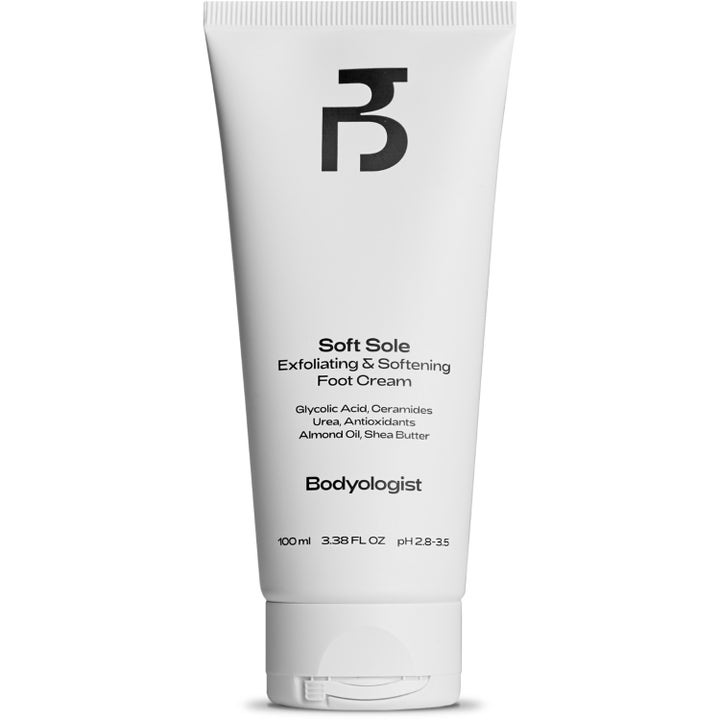 Bodyologist Soft Sole 100 ml eksfolierende fotkrem i hvit tube som fjerner hard hud med glykolsyre.