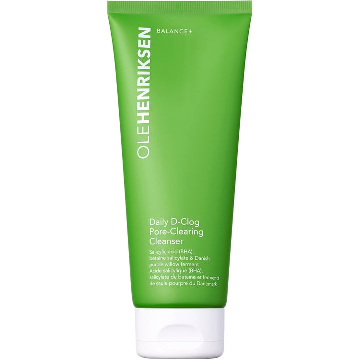OleHenriksen Daily D-Clog Pore-Clearing Cleanser motvirker porer med BHA i en grønn tube med hvitt lokk.