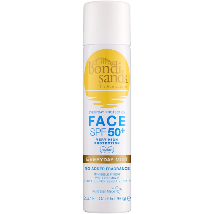 Bondi Sands Face SPF 50+ Everyday Mist 79 ml beskyttende ansiktssolkrem i hvit sprayflaske som gir usynlig finish.