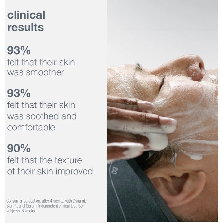 Dermalogica Skin Aging Solutions Duo hudpleiesett viser kliniske resultater med 93% glattere hud og renseskum på ansiktet.