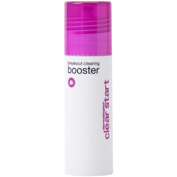 Dermalogica Clear Start Breakout Clearing Booster mot kviser i hvit sylindrisk flaske med rosa gjennomsiktig kork