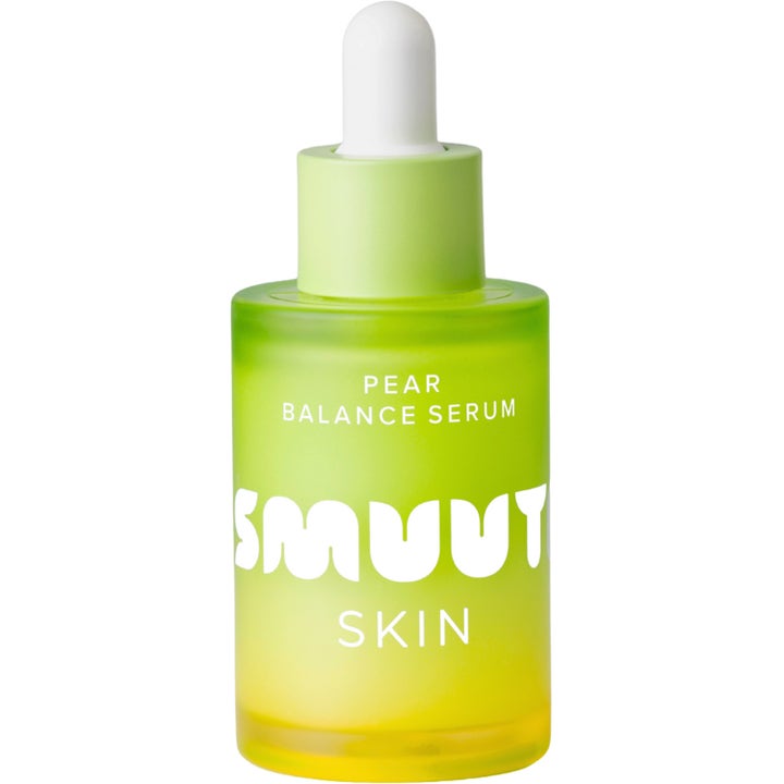 Smuut Skin Pear Balance Serum balanserende ansiktsserum som gir fukt i en grønn og gul gradert glassflaske med hvit pipette