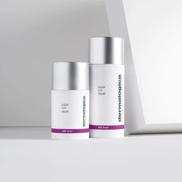 Dermalogica AGE smart Super Rich Repair 50 ml nærende ansiktskrem i hvite beholdere med sølvfargede korker
