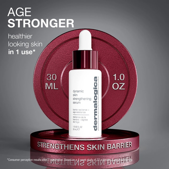 Dermalogica Dynamic Skin Strengthening Serum 30 ml styrker hudbarrieren i hvit pipetteflaske på rød metallisk sokkel.