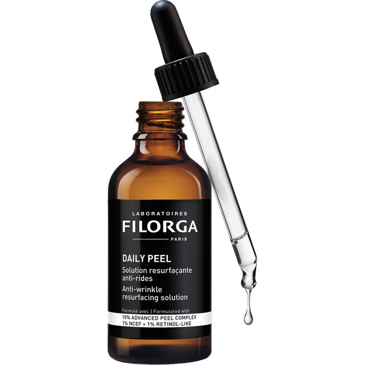 Filorga Daily Peel 50 ml eksfolierende serum mot rynker i brun glassflaske med pipette som drypper klar væske