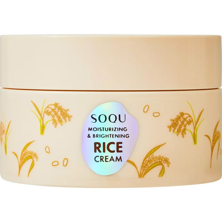 SOQU Rice Cream fuktighetsgivende ansiktskrem som gir glød i beige krukke med holografisk etikett og risaks.