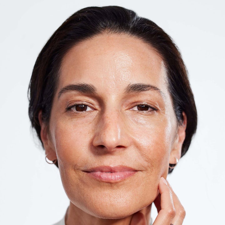 Clinique Smart Clinical Repair SPF30 75 ml rynkekorrigerende ansiktskrem vist på en moden kvinne med sunn og glatt hud