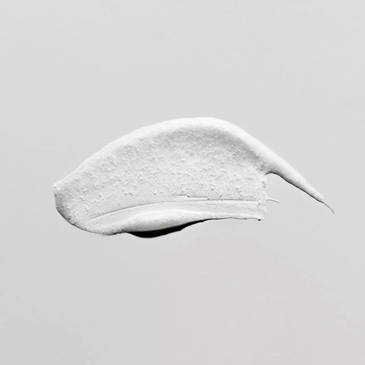 Verso N°10 Body Peel 150 ml eksfolierende kroppsskrubb med hvit kremet tekstur og små korn