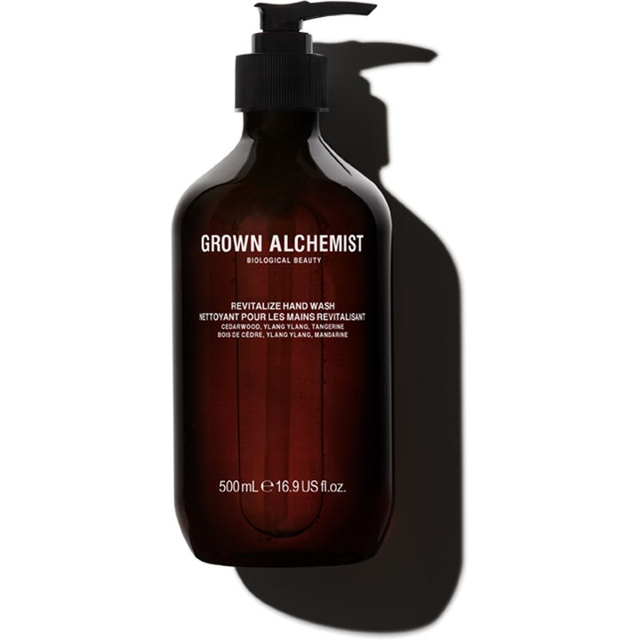 Grown Alchemist Revitalize Hand Wash 500 ml revitaliserende håndsåpe i mørk brun flaske med sort pumpe.
