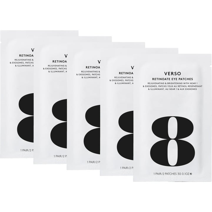 Verso Retinoate Eye Patches 4 par foryngende øyemasker som gir glød i hvite poser med et stort sort åttetall.