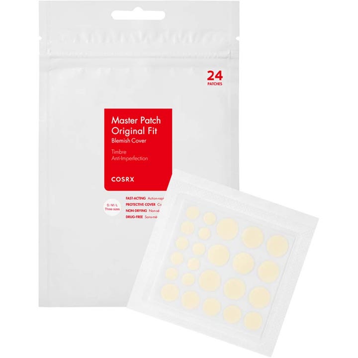 COSRX Master Patch Original Fit 24 stk kviseplaster mot urenheter i hvit forpakning med ark i tre ulike størrelser.