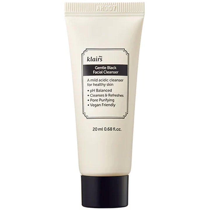 Klairs Gentle Black Facial Cleanser 20 ml vegansk ansiktsrens på hvit tube med sort kork som renser porer