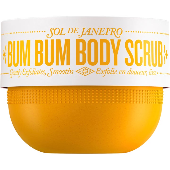 Sol de Janeiro Bum Bum Body Scrub 220g eksfolierende kroppsskrubb i gul krukke som gir glatt og myk hud