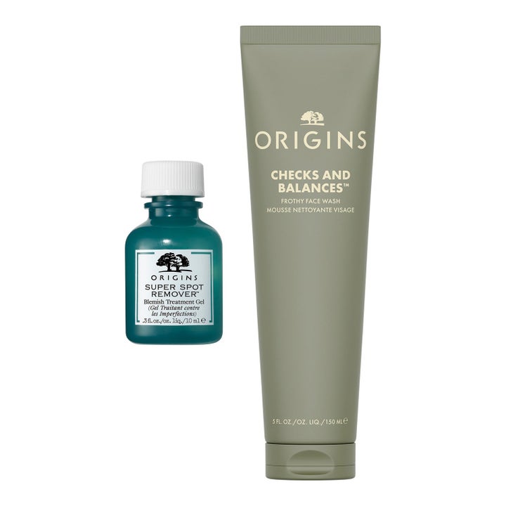Origins Super Spot Remover 10 ml og Checks and Balances 150 ml ansiktsrens i blå glassflaske og olivengrønn tube.