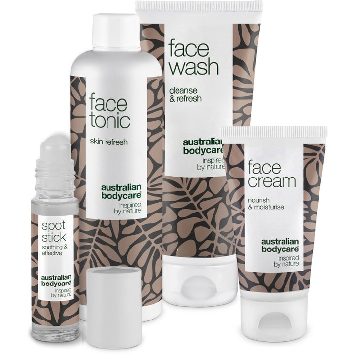 Australian Bodycare ansiktspleiesett 4 deler renser og pleier i hvite tuber og flasker med brunt bladmønster