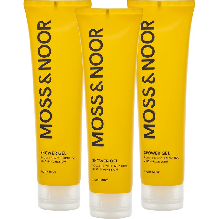 Moss & Noor Shower Gel 3 stk oppfriskende dusjgelé med mentol og sink i tre sterkt gule tuber med hvite korker.