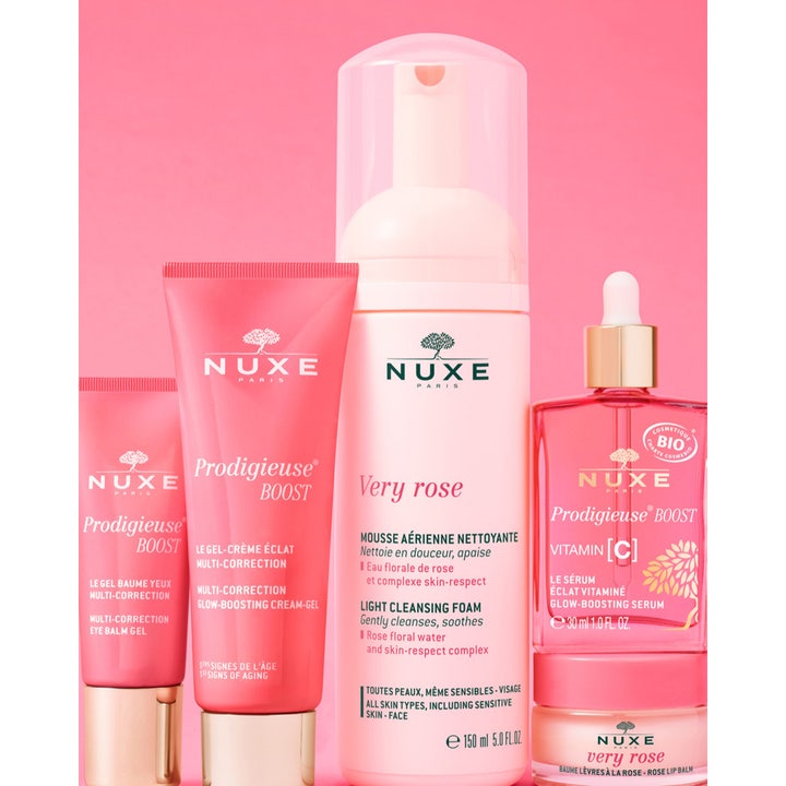 Nuxe Créme Prodigieuse Boost 40 ml glødgivende ansiktskrem i rosa tube i en samling hudpleieprodukter