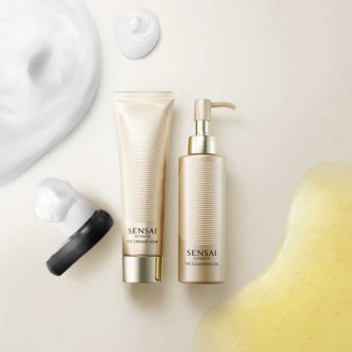 Sensai Ultimate The Creamy Soap 125 ml ansiktsrengjøring i gulltube med fyldig hvitt skum og rensende olje
