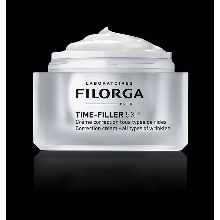 Filorga Time-Filler 5XP ansiktskrem mot rynker i frostet krukke med synlig hvit, fyldig tekstur.