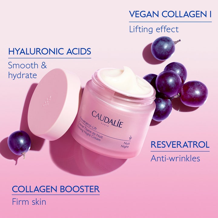 Caudalie Resveratrol-Lift 50 ml oppstrammende nattkrem i rosa glasskrukke med hvit krem og lilla druer.