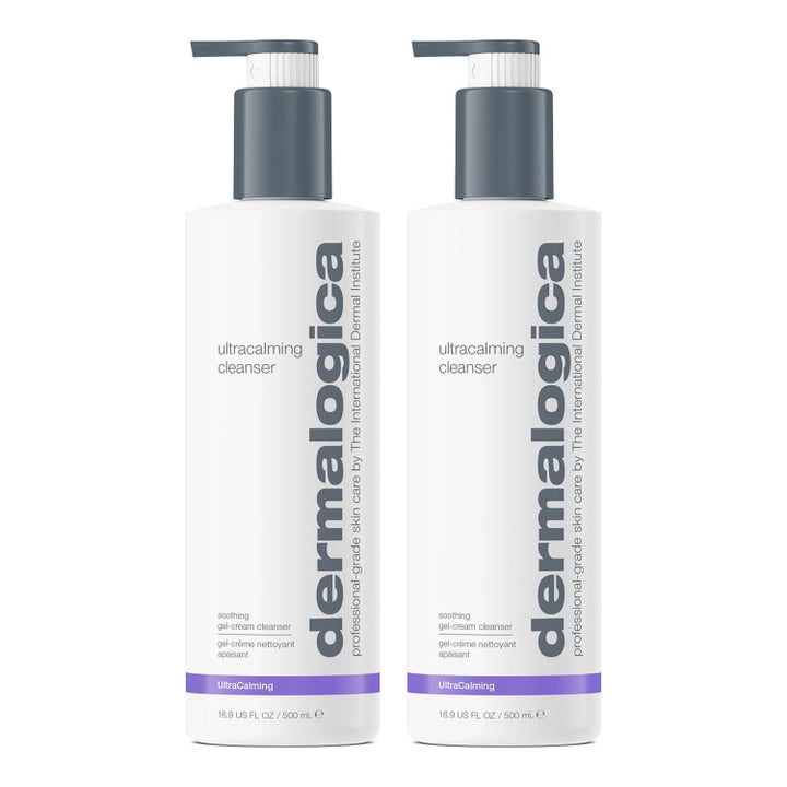 Dermalogica UltraCalming Cleanser 500 ml beroligende ansiktsrens i to hvite flasker med grå pumpe og lilla detaljer