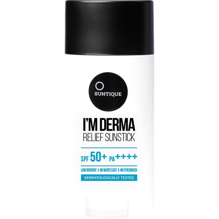 Suntique I’m Derma Relief Sunstick 15 g beroligende solstift i hvit forpakning med sort lokk.