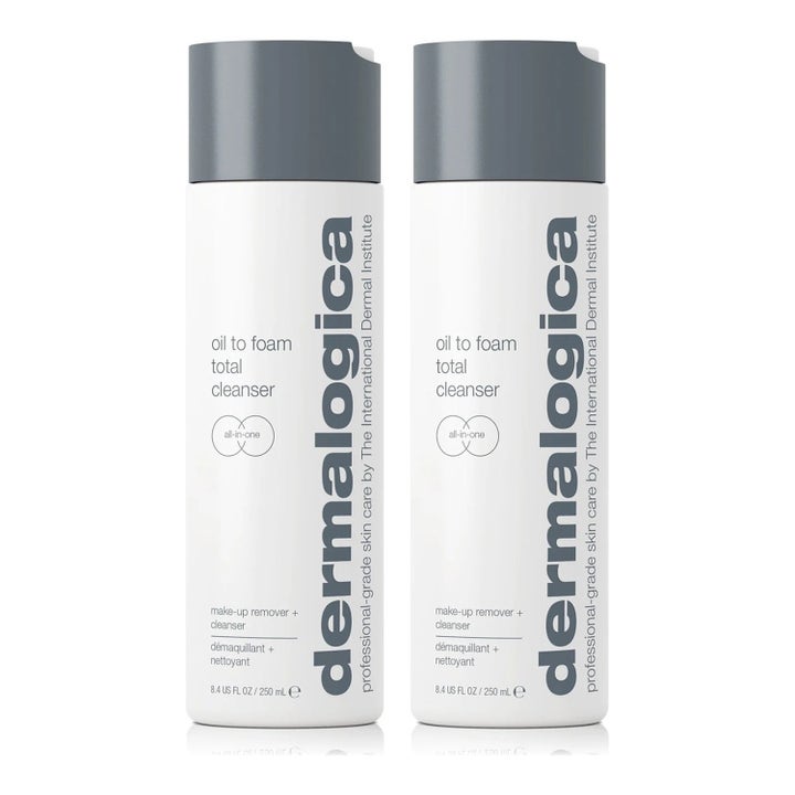 Dermalogica Oil to Foam Total Cleanser 250 ml ansiktsrens som fjerner sminke i to hvite flasker med grå korker