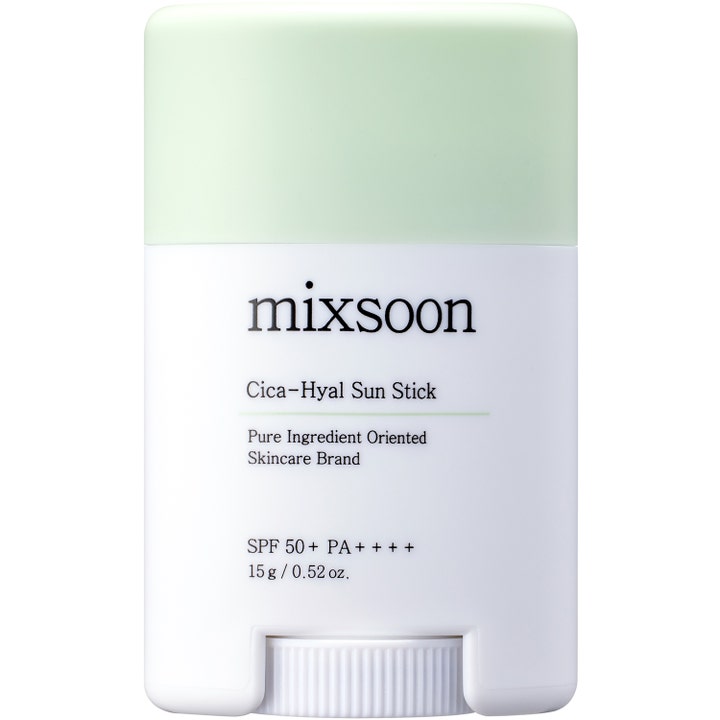 mixsoon Cica-Hyal Sun Stick 15 g beroligende solbeskyttelse i hvit stift med lysegrønn kork og SPF 50