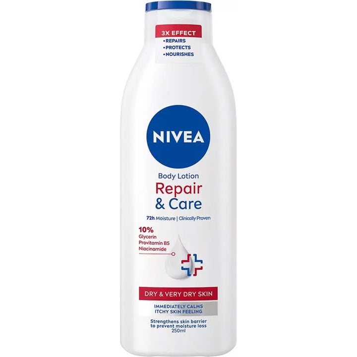 Nivea Repair & Care Body Lotion 250ml styrker hudbarrieren i hvit plastflaske med blått lokk og rød tekst