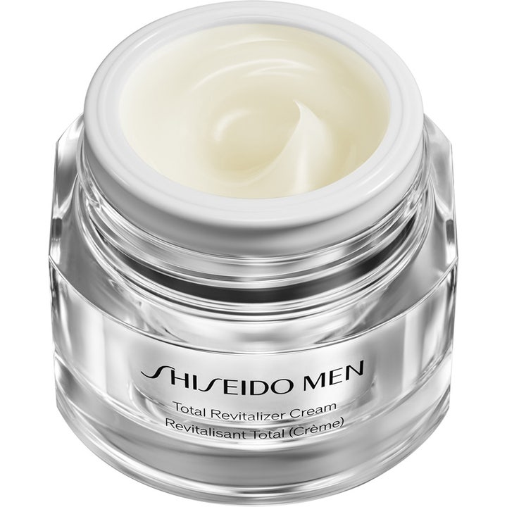 Shiseido Men Total Revitalizer Cream 30 ml revitaliserende ansiktskrem i åpen glasskrukke med fyldig hvit tekstur