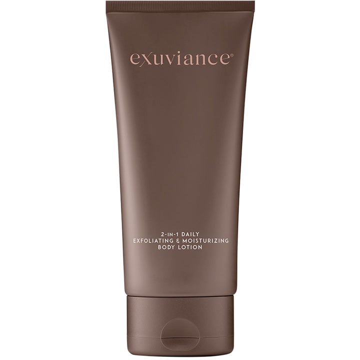 Exuviance 2-in-1 Daily Exfoliating & Moisturizing Body Lotion 200ml gir fuktighet i matt brun tube med rosegull tekst