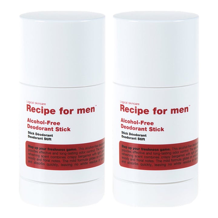 Recipe for men Alcohol-Free Deodorant Stick duo alkohol-fri beskyttelse i to hvite stifter med rød tekst.